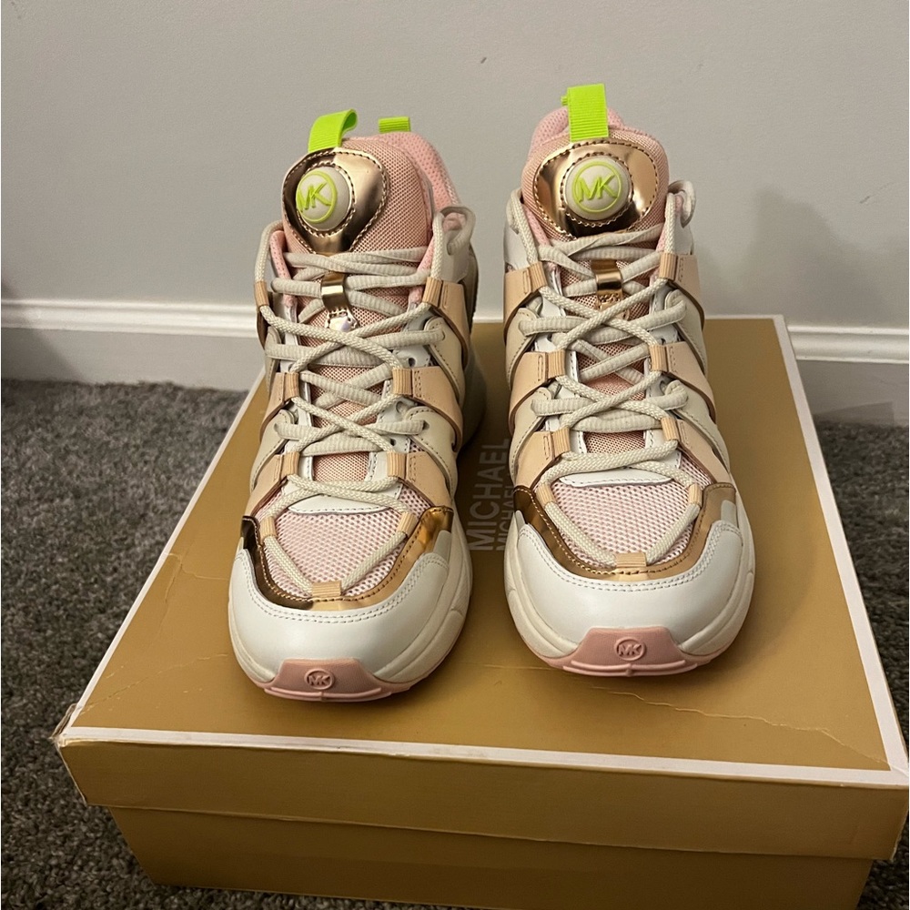 Woman’s Sneakers
